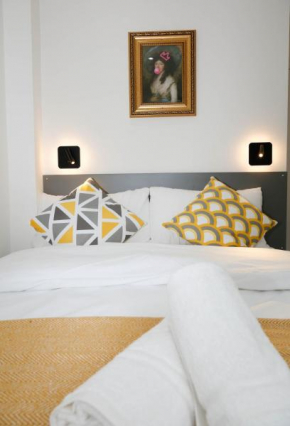 New Luxury Apartments in Central London Next to Shops, Cafes, Bars & Metro